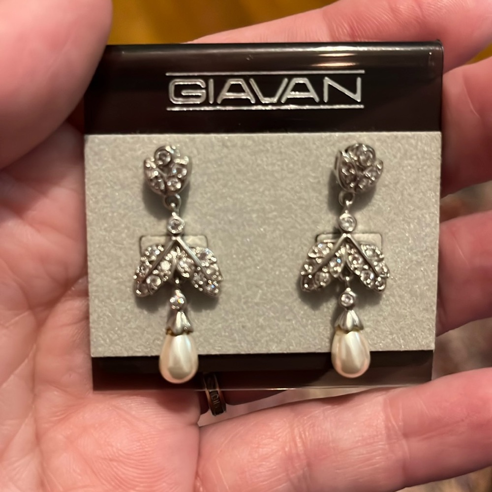 NWT Giavan Earrings